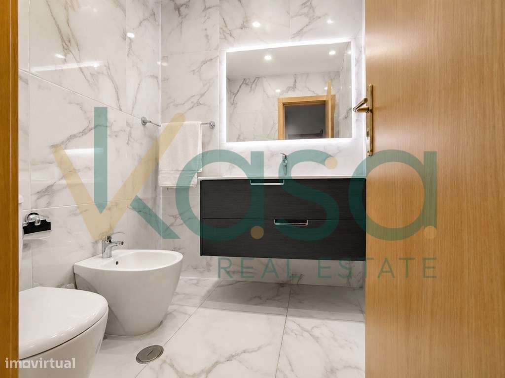 T2 amplo com 98 m², garagem independente, varanda e elevador | Alto...-16