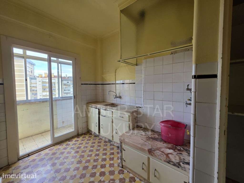 Apartamento T2 em Zona Residencial de Benfica com Ótimos Acessos - Grande imagem: 3/9