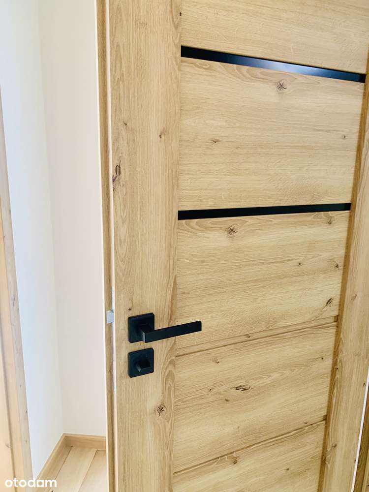 Plac Centralny,2 pokoje, po remoncie, winda, słoneczne, do wejścia-12