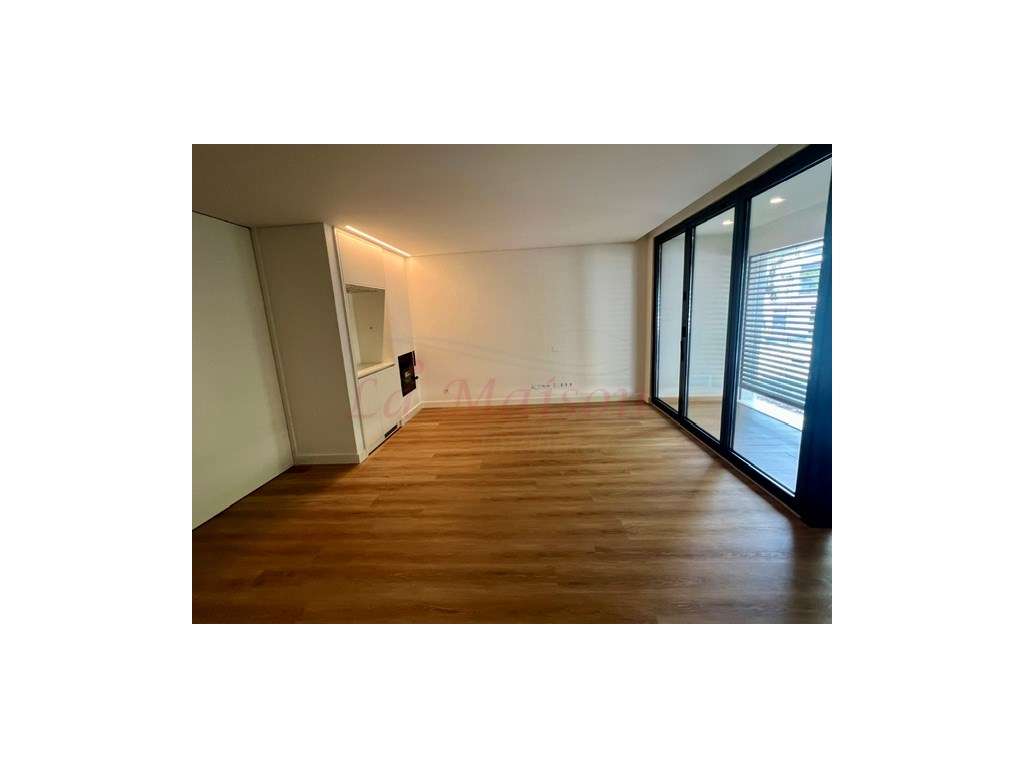 3 Apartamentos T2+1-9