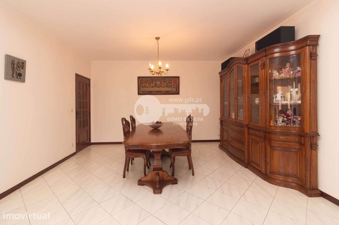 Apartamento T3 c/ lugar de garagem - Edifício do Galo-7