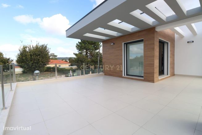 Luxuosa moradia isolada de 5 assoalhadas com excelentes áreas - piscin-20