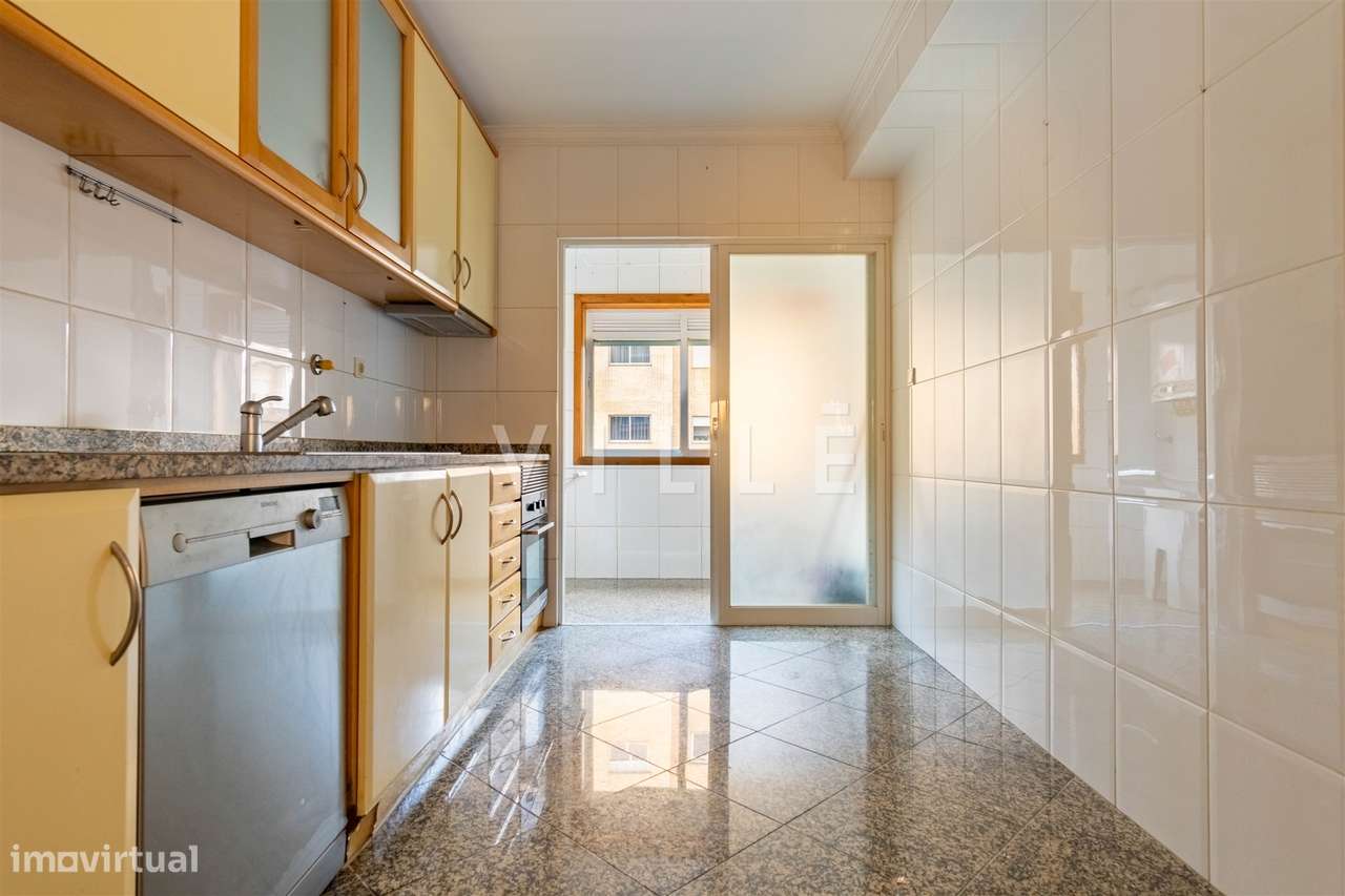 T2 em Condomínio Fechado Rio Tinto - Garagem Box e Varanda - Grande imagem: 3/41