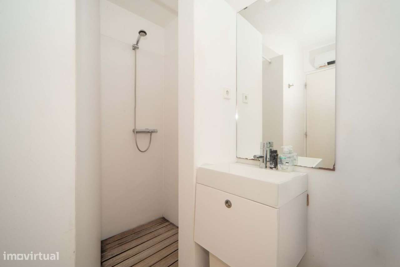 Moradia Contemporânea com Vista Mar e Piscina, Próxima da Beloura e Es-33