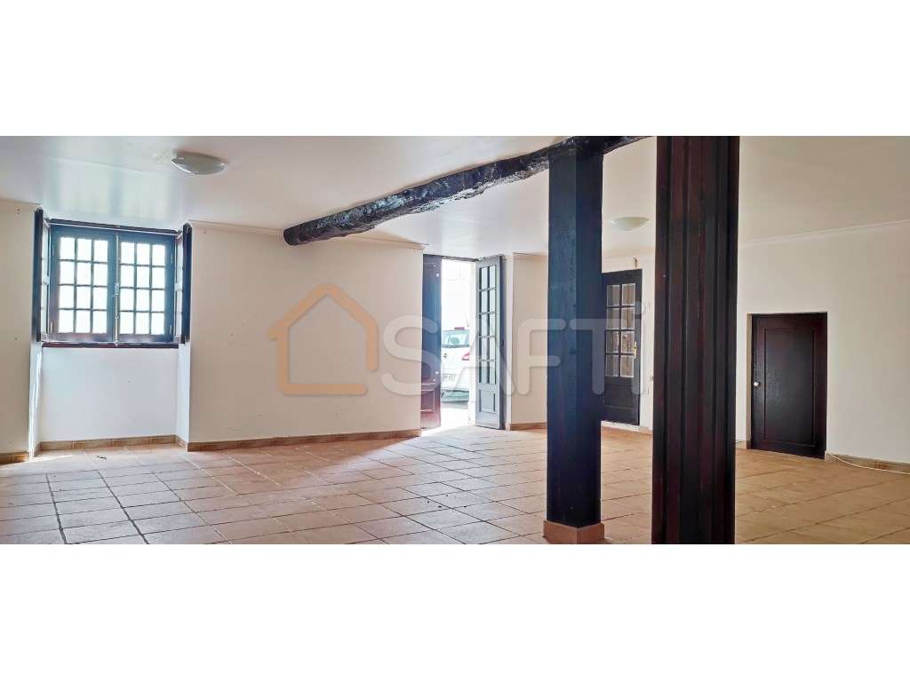 Moradia Típica Portuguesa com Encanto e Potencial - Grande imagem: 4/27