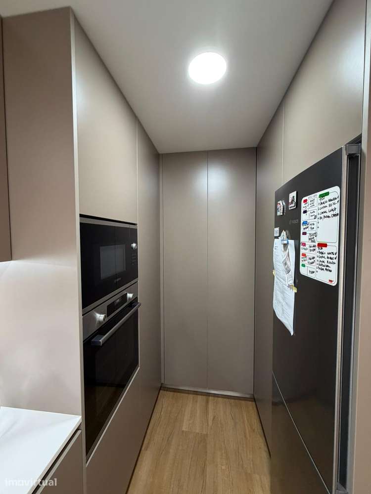 Apartamento T2 recentemente remodelado, mobilado, perto da praia - Grande imagem: 5/17