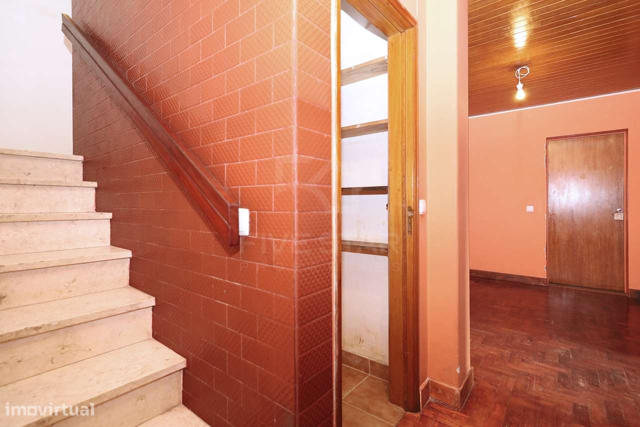 T4 Duplex - Parede - Vista Mar - Varanda - Garagem - Para Renovação-39