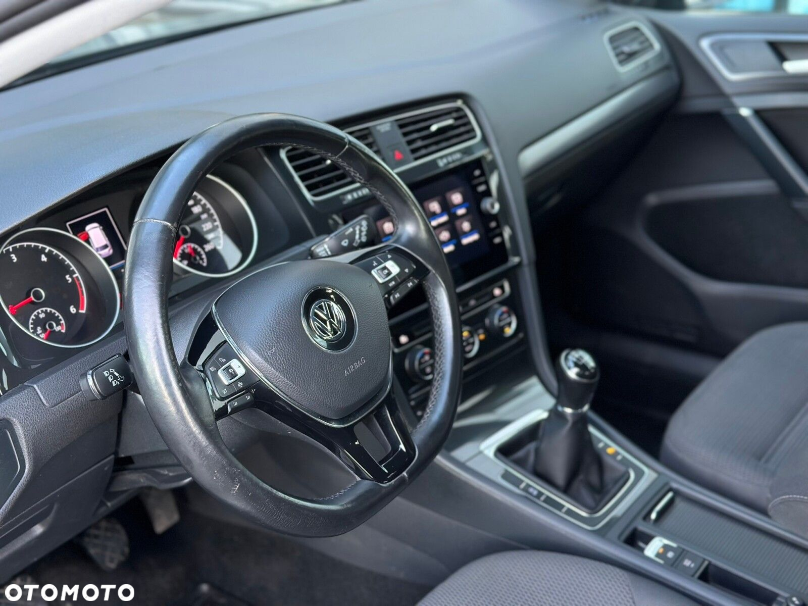 Volkswagen Golf VII 1.6 TDI BMT Comfortline - 9