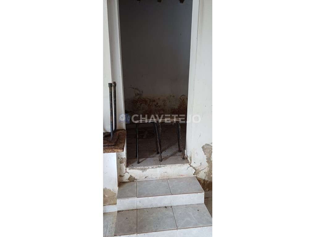 Casa Antiga Com Arrecadação e Terreno Para Recuperar, Cernache do B...-17