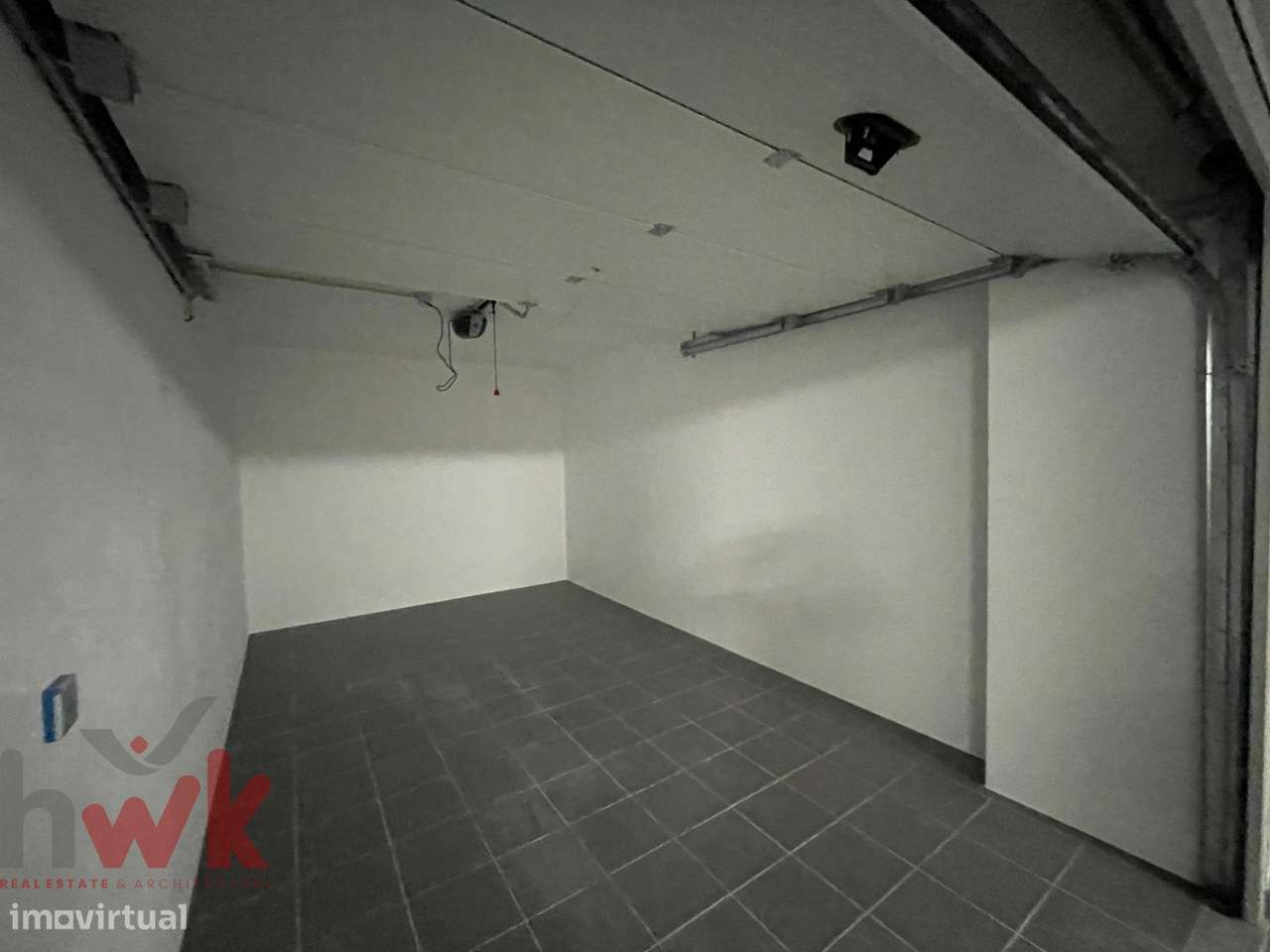 Apartamento T2 com 2 Suítes, Terraço e Garagem Box-33