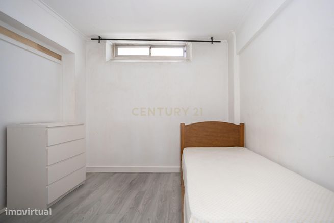 Apartamento T1+1 em Amadora com Elevador-6