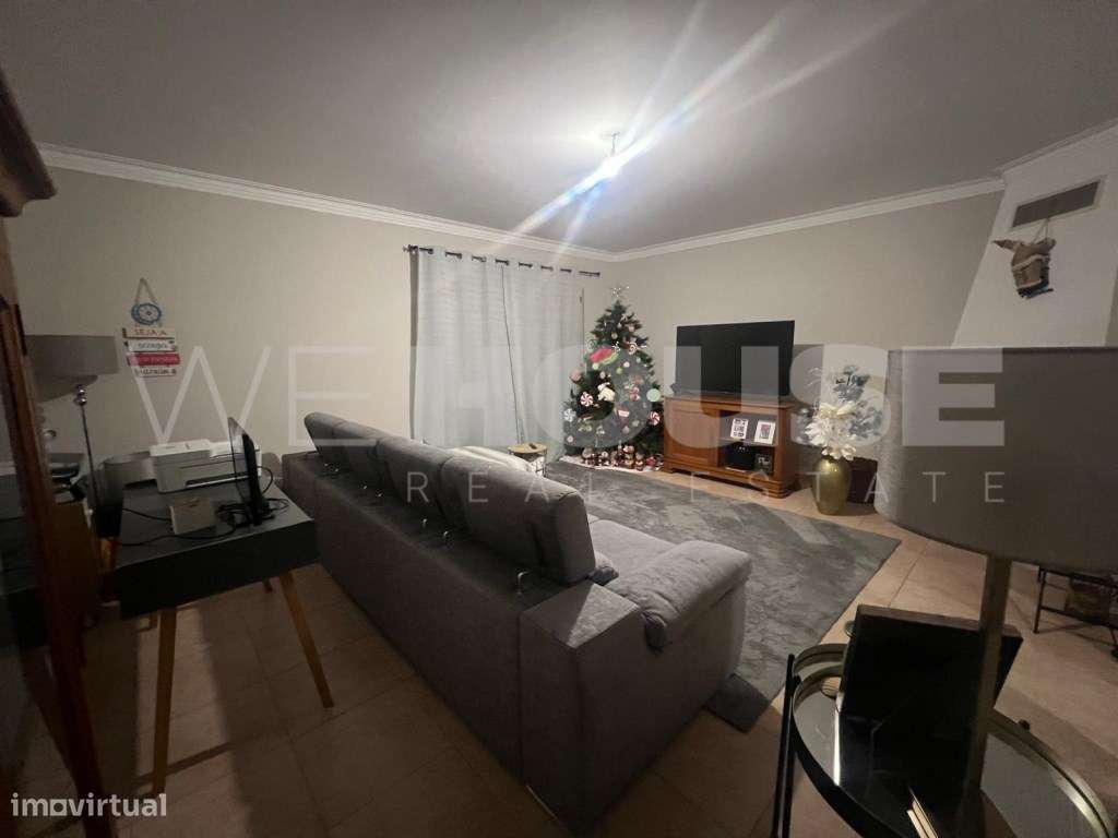 T2 com Lareira, Excelente Luz Natural e Ótima Distribuição | Pronto...-7