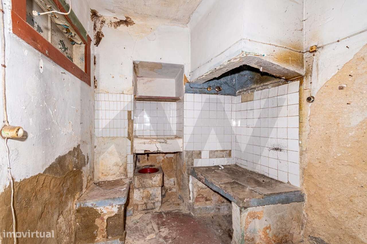 PRÉDIO EM RUÍNA c/ 3 APARTAMENTOS - 230 M2 - CANEÇAS - Odivelas - Grande imagem: 4/20