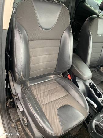 Interior din semi piele de Ford Kuga 2 - 3