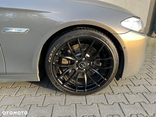 BMW Seria 5 M550d xDrive Sport-Aut - 26