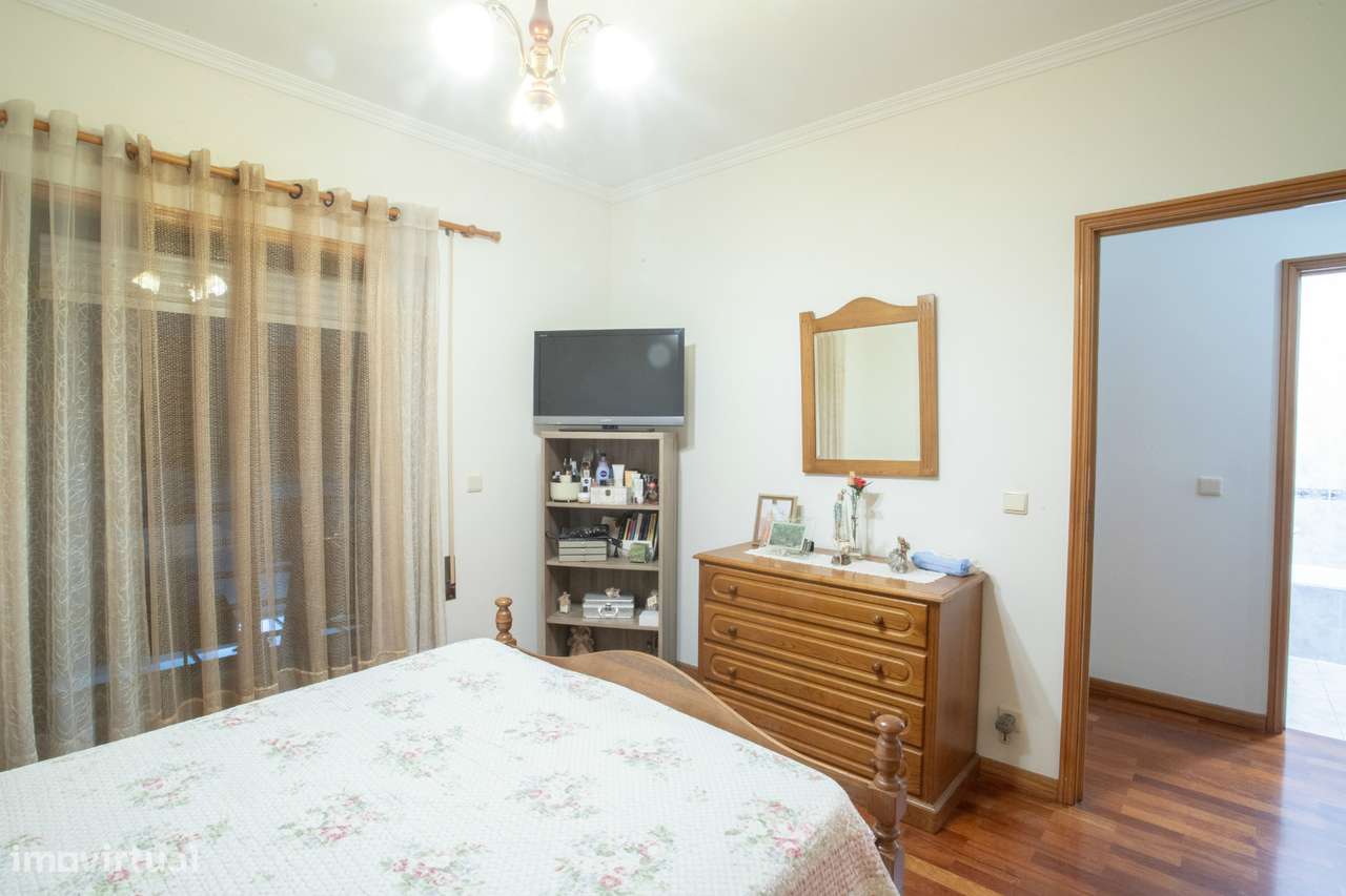 T2+1, em Vila Nova de Gaia, com garagem e varanda-11