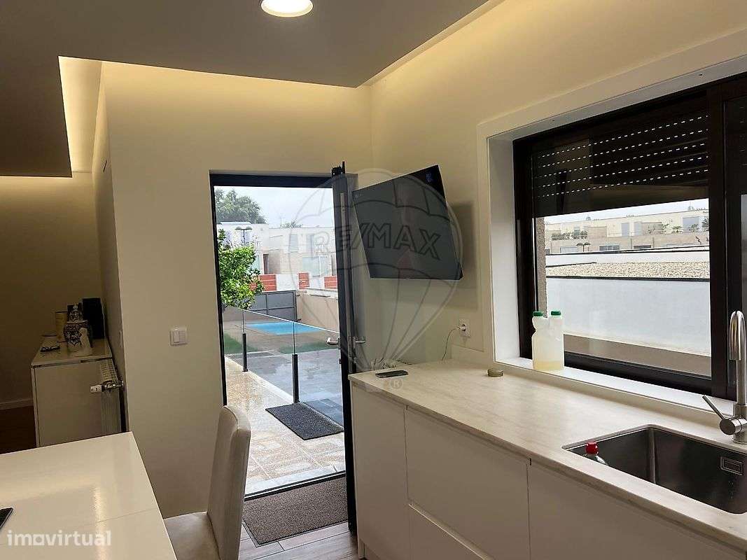 Moradia T4 para venda-12