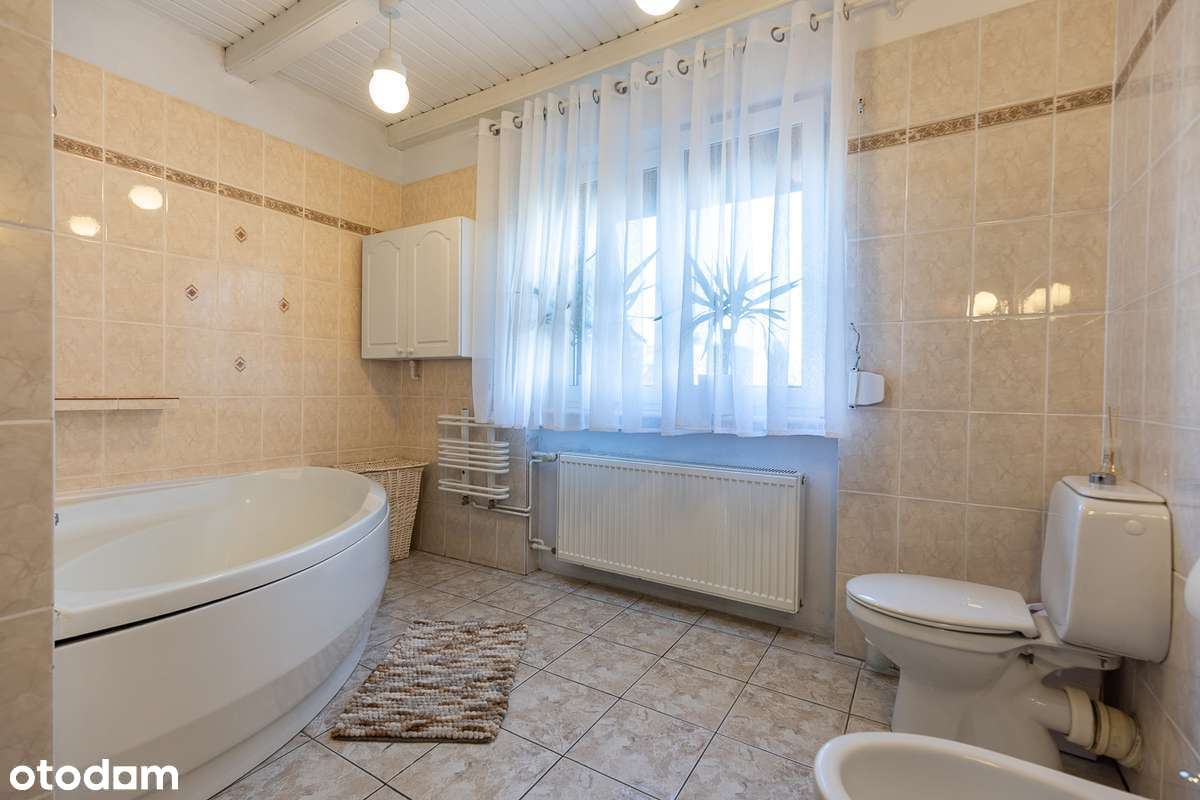 Przestronny dom na Osiedlu Kwiatowym Fotowoltaika Pompa ciepła 3garaże-9