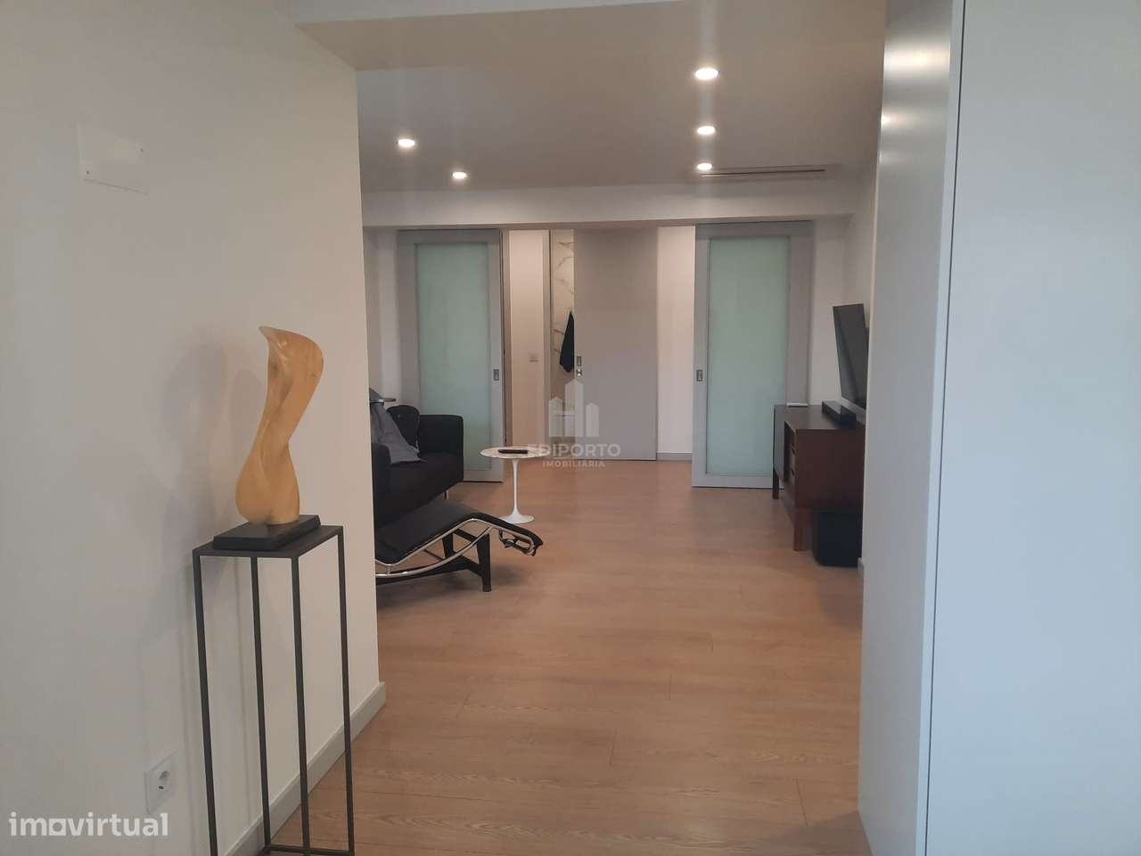 T2 COM GARAGEM E VARANDA   NO PORTO-0