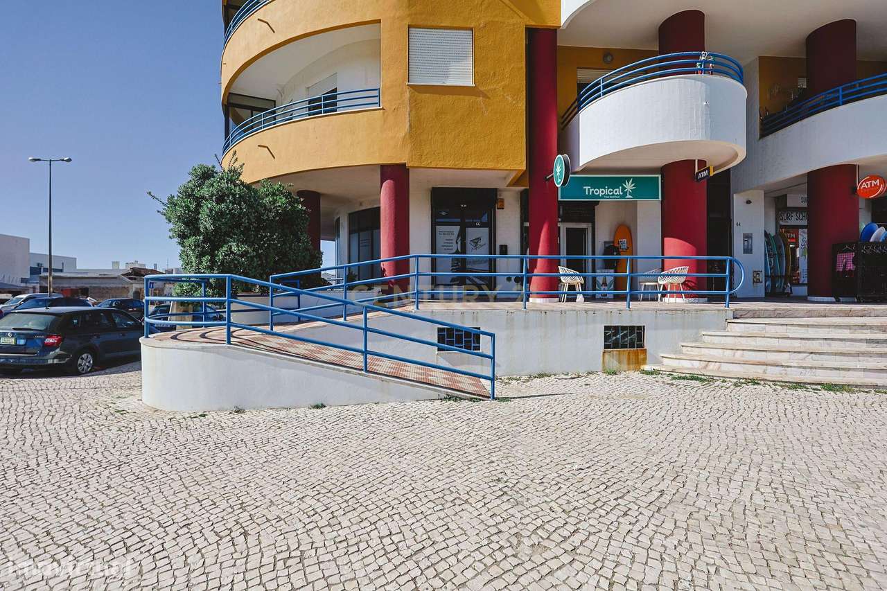 Espaço comercial à venda em zona premium com várias montras, junto à p - Grande imagem: 4/14