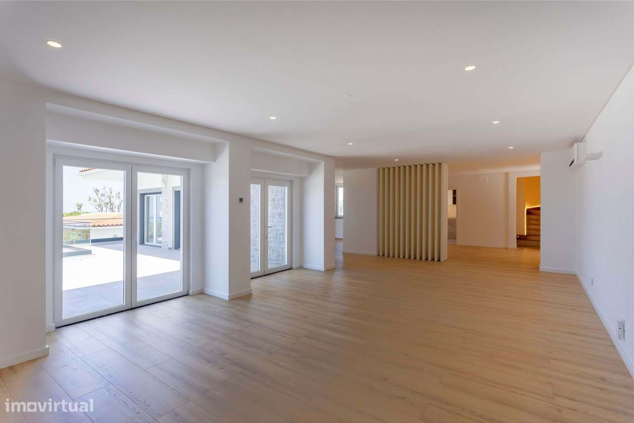 Moradia T6 com Piscina, Vista Mar e Terreno de 3.920 m² | Azoia, Sintr-33
