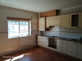 Apartamento T2 c/ Parqueamento e Terraço - Grande imagem: 3/17