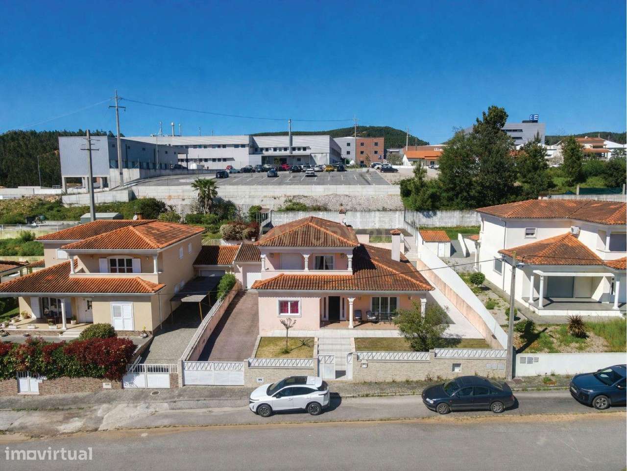 Moradia T3 - C/ espaço exterior e piscina-54