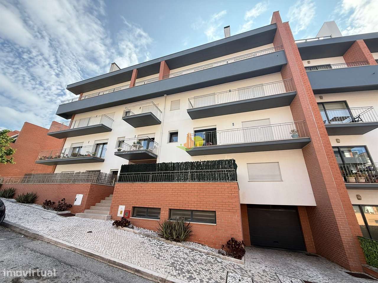 T4+1 Duplex com garagem dupla e terraço privativo-40