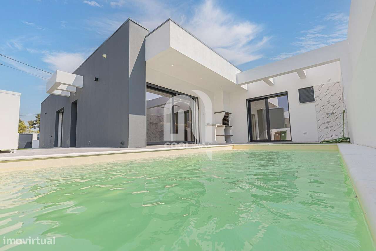 Fantástica Moradia Térrea T3+1 com Piscina de água salgada e aquecida-0