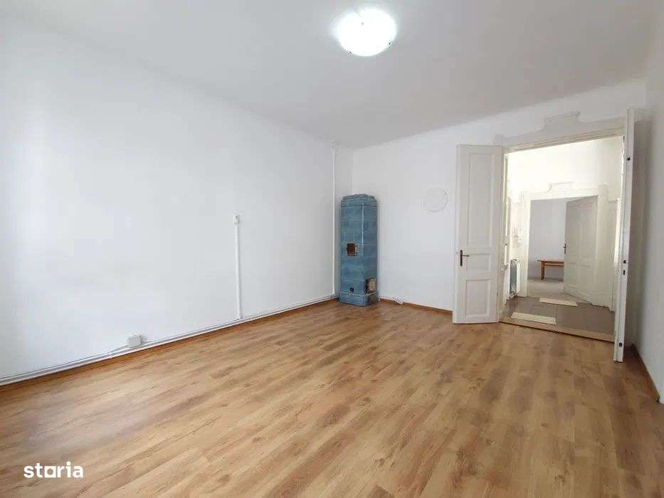 Vila de inchiriat, PET FRIENDLY, 3 camere, 70 mp, curte, zona Parcul C - Imagine principală: 5/8