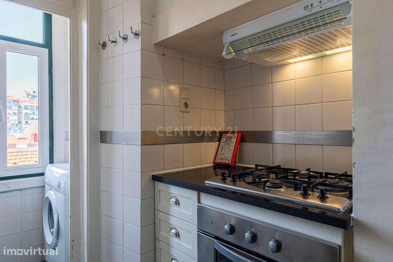 Apartamento T2 , na Rua da Aliança Operária  em Alcântara .-10
