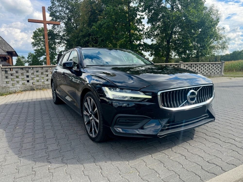 Volvo V60 II (2018- ) B3 B Momentum 2022