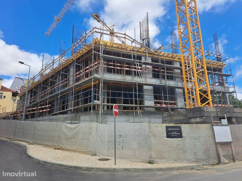 T3 Novo com varanda e garagem bem localizado em Leiria - Grande imagem: 4/16