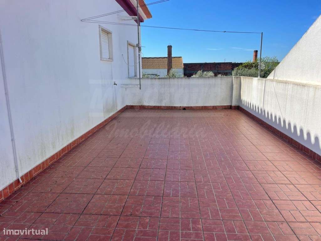 Moradia T4+3 com garagem, terraço e logradouro nas Ermidas-Sado-25