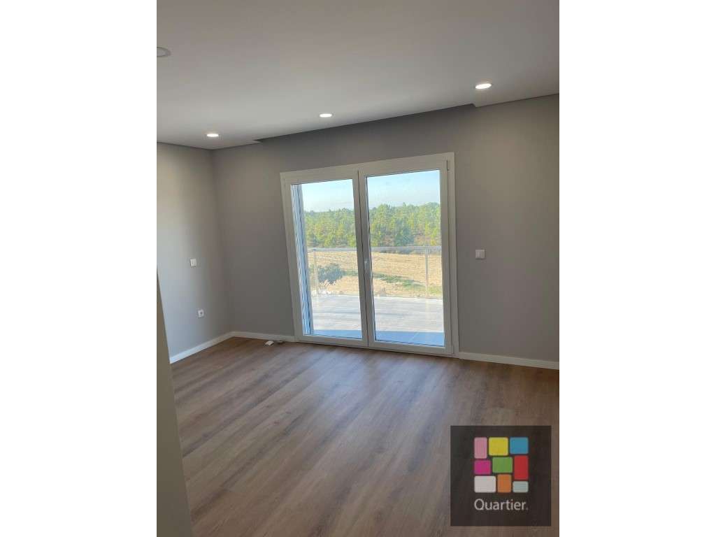 Moradia T4 em Azeitão - Conforto, Espaço e Qualidade de Vida!-7