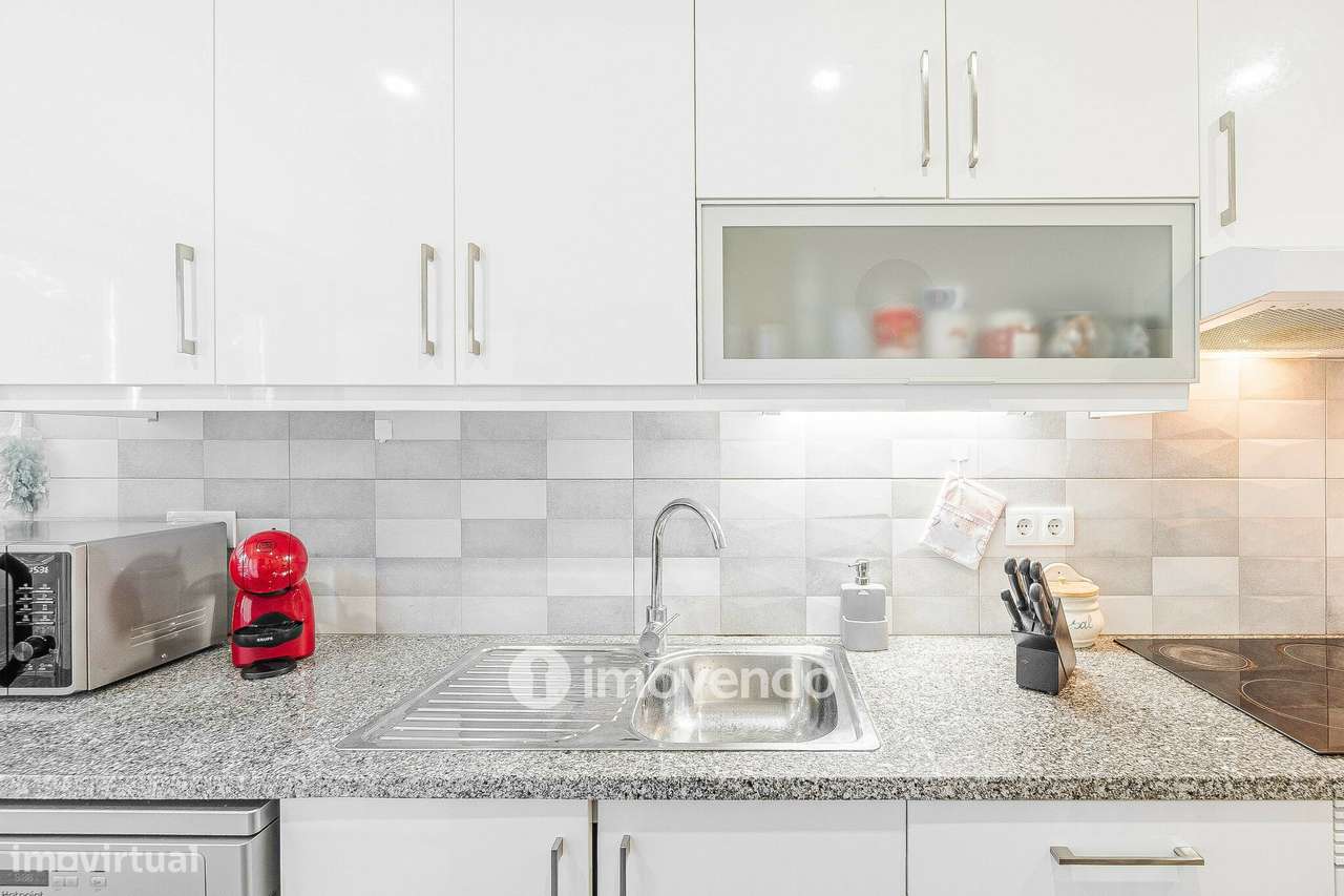 Apartamento T2, com áreas amplas e varanda, na Póvoa de Santa Iria-10