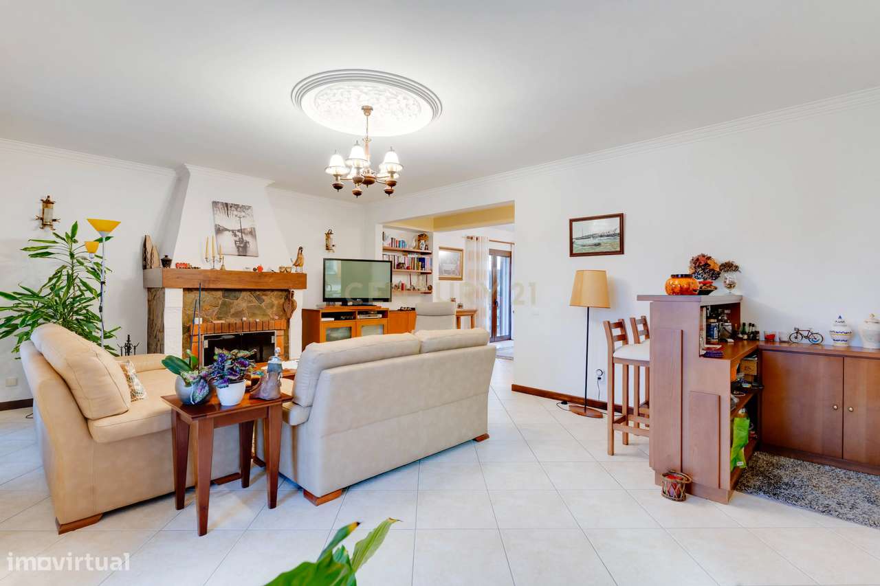 Moradia com um belissimo espaço exterior e praia privada!-22