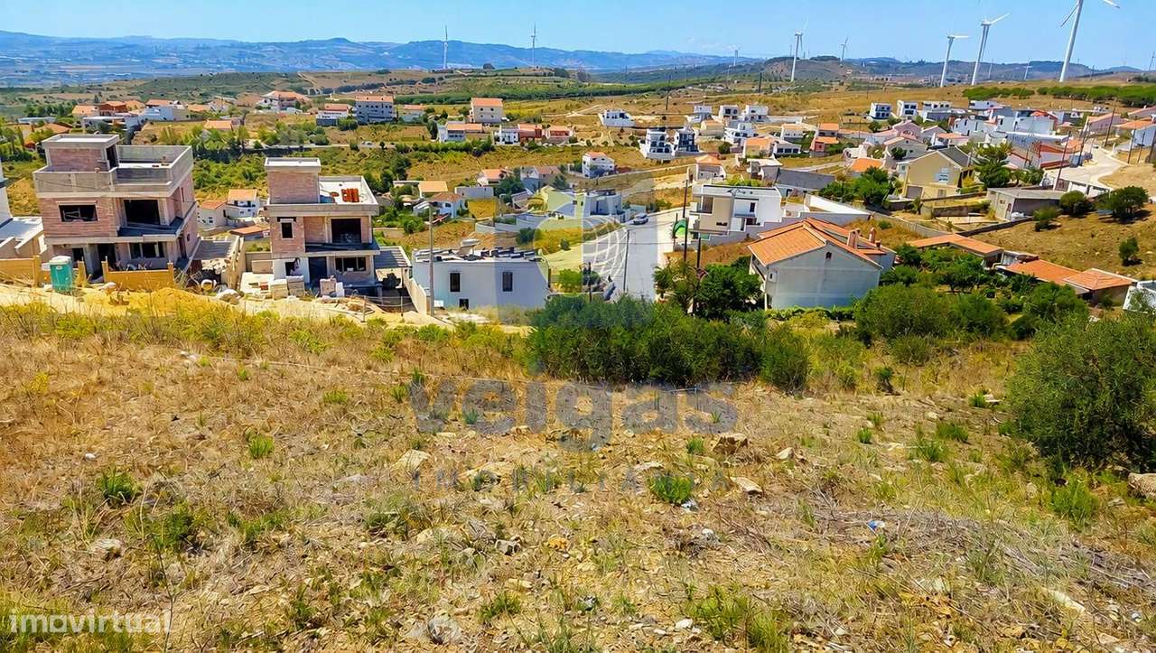 Terreno Urbano em Vialonga com Vista e Acessibilidade-9
