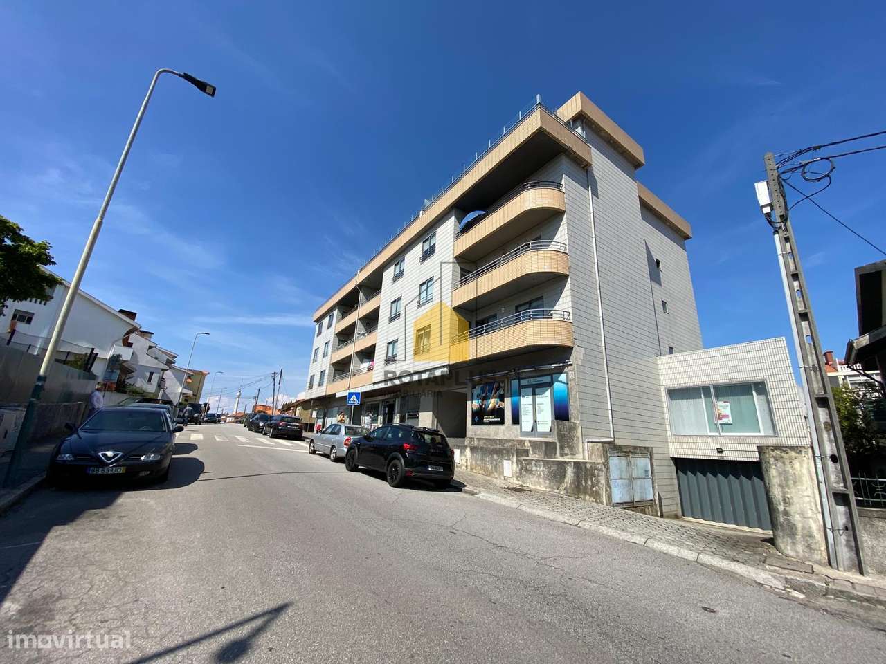 Apartamento T1+1 com Excelente Varanda e Garagem-21