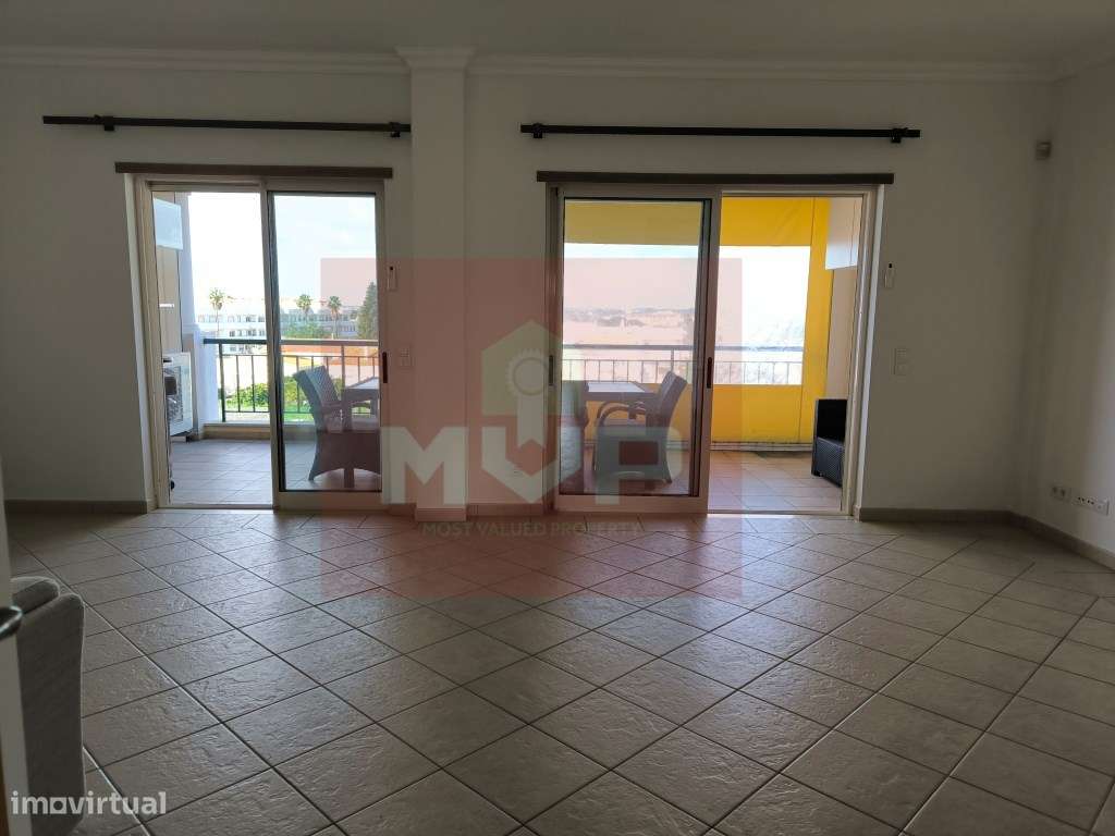 T3 na Guia com piscina comum e estacionamento-24