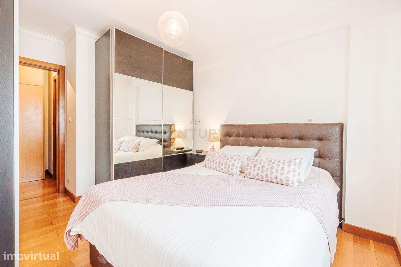 Acolhedor Apartamento T2 com Box e Arrecadação na Brandoa-8