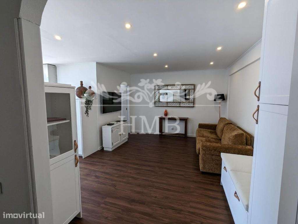 Apartamento T1+1 em Alvor, piscina e garagem-13