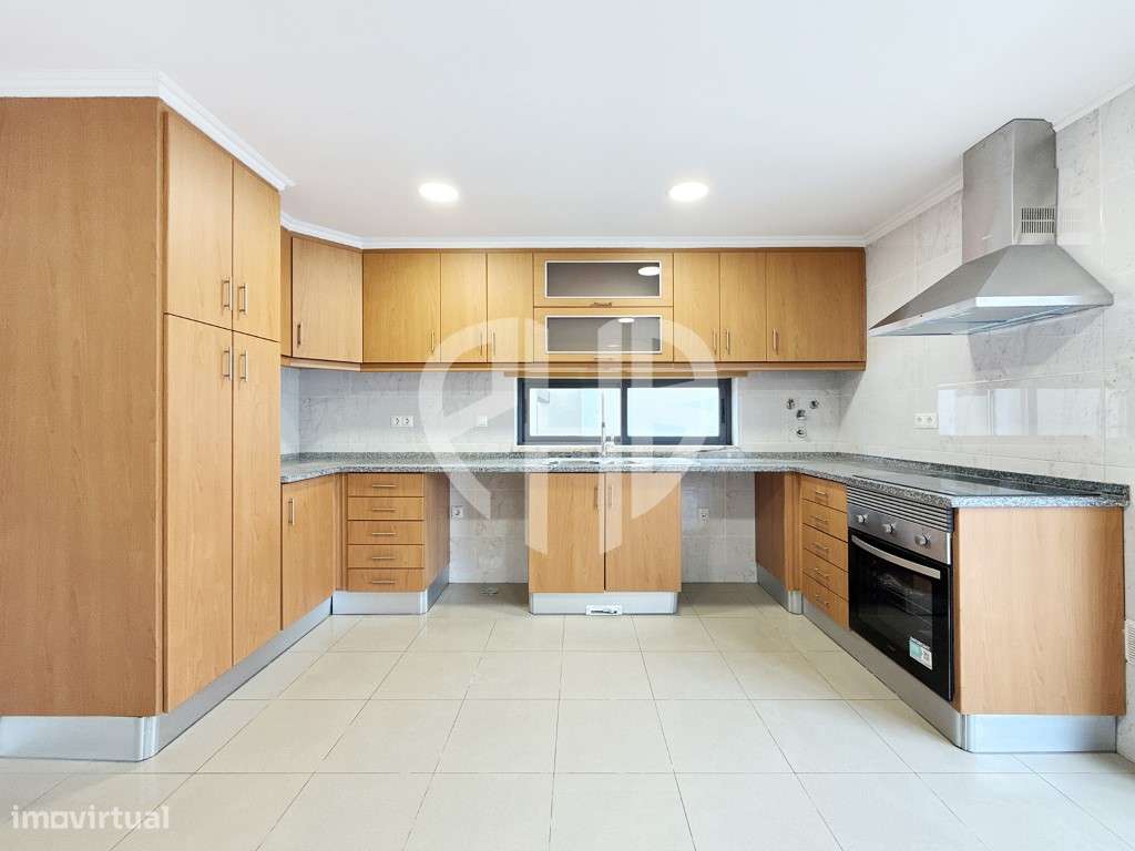 Exclusiva Moradia T5 de Arquitetura Contemporânea em Almada - Feijó-13