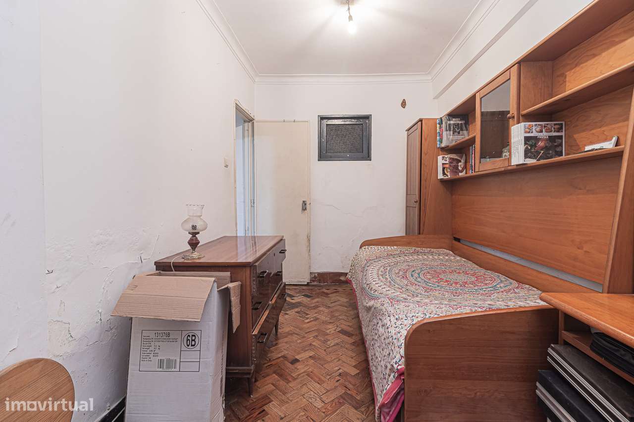 Apartamento T3 com Quintal na Amadora-22