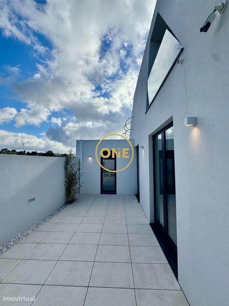 Moradia NOVA T3+1 | 330 m2 | Piscina | PRAIA | Francelos-39