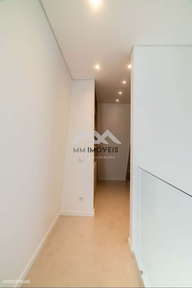 Moradia T3+1 | NOVA | Piscina | Francelos | 4 Frentes | Box | Praia-35