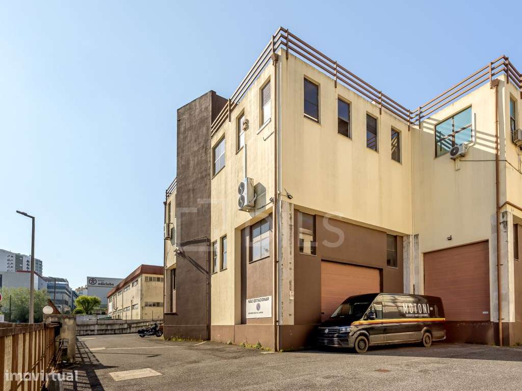 Armazém para arrendar na zona comercial de Alfragide, Amadora - Grande imagem: 2/19