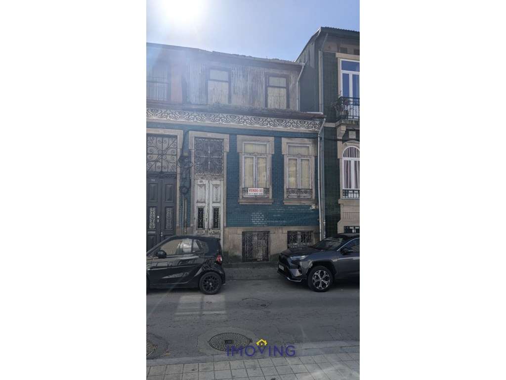 Moradia para remodelar - 3 pisos - jardim- centro do Porto-1