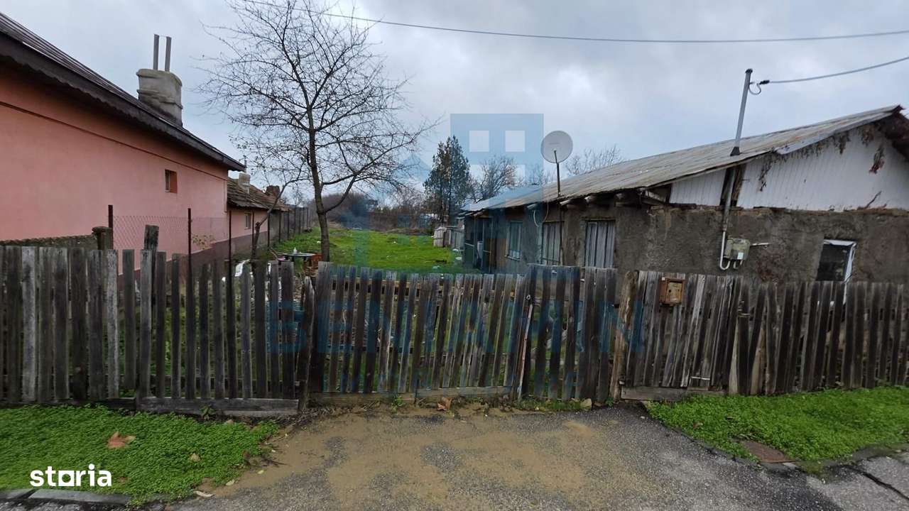 Teren Carcea 923mp Intre case zona buna toate utilitatile 923mp - Imagine principală: 4/5