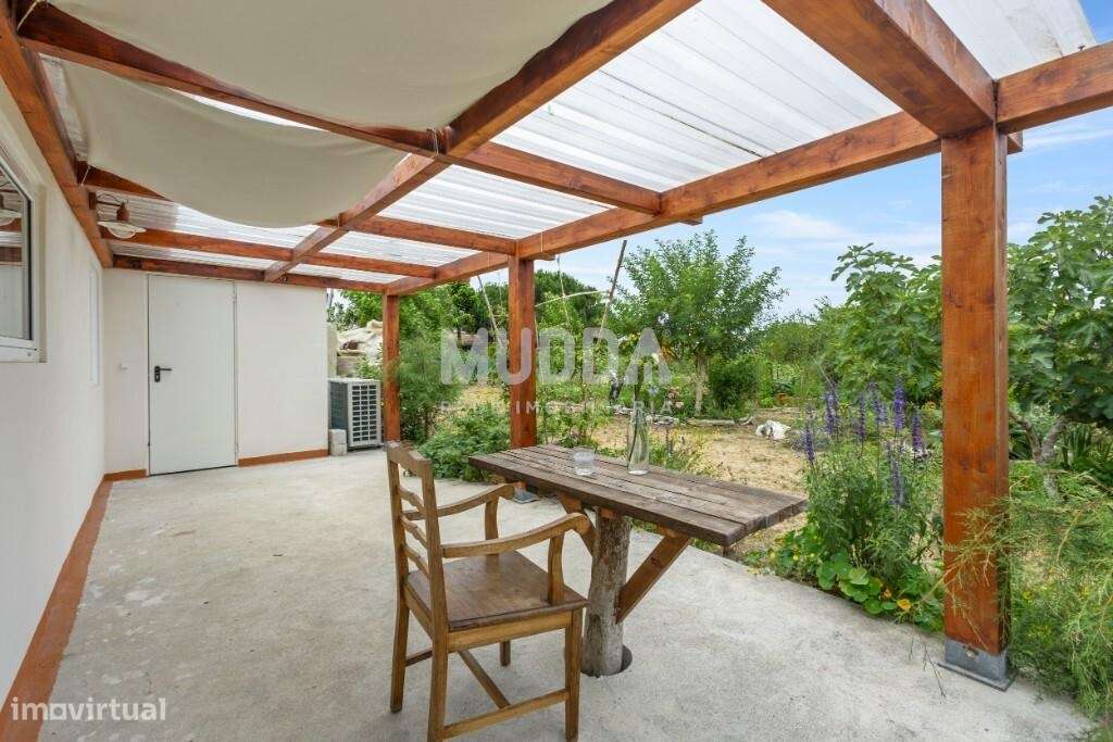 Moradia térrea T3 com anexos e terreno no Campo/Caldas da Rainha-30